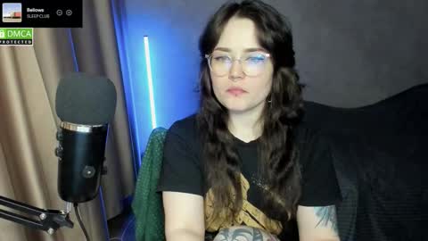 Snapshot of hell_hotline chatting on December 2025 06:49:02 PM Red online show from December 2025 06:49:02 PM