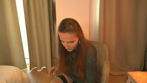 Lorette Lory online show from October 2025 01:23:02 PM