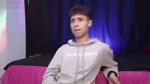 Snapshot of hellcat_xx chatting on September 2025 08:42:01 PM CROW online show from September 2025 08:42:01 PM