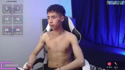 Snapshot of hellcat_xx chatting on October 2025 08:29:02 PM CROW online show from October 2025 08:29:02 PM