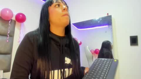 hellen__smith_ online show from November 2025 03:57:01 PM