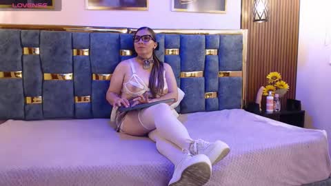 Hellen.  online show from April 2026 03:17:01 AM