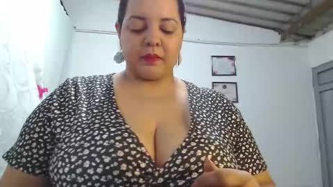 Snapshot of hellen_sevda chatting on December 2025 10:27:02 PM Hellen Sevda online show from December 2025 10:27:02 PM