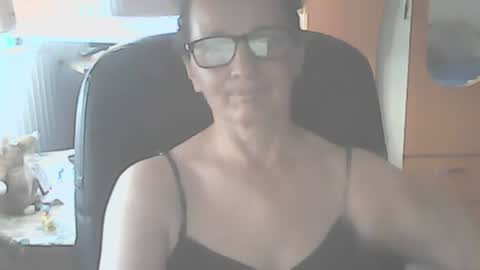 hellenmarie online show from June 2026 04:40:02 PM