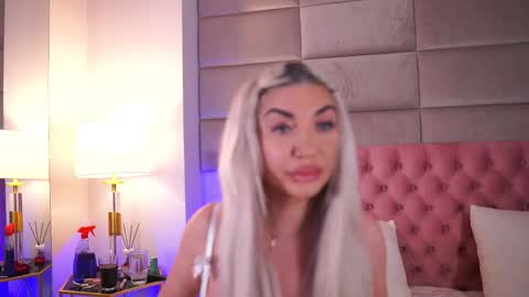 hellenroyy online show from March 2026 04:49:02 AM