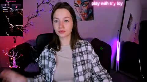 Helli online show from November 2025 08:20:01 PM