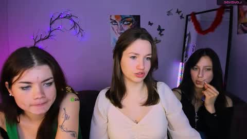 Helli online show from December 2025 08:38:02 PM