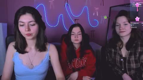 Snapshot of helli_belli chatting on April 2026 07:18:02 PM Helli online show from April 2026 07:18:02 PM