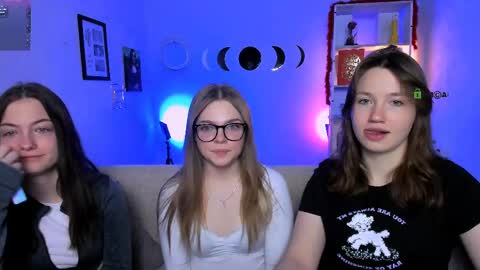 Snapshot of helli_belli chatting on April 2026 07:30:02 PM Helli online show from April 2026 07:30:02 PM