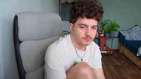 Snapshot of hellish_sugar chatting on April 2026 06:05:01 AM Remy online show from April 2026 06:05:01 AM