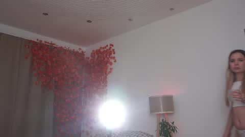 Snapshot of hello_taya chatting on October 2025 12:31:01 AM Taya online show from October 2025 12:31:01 AM