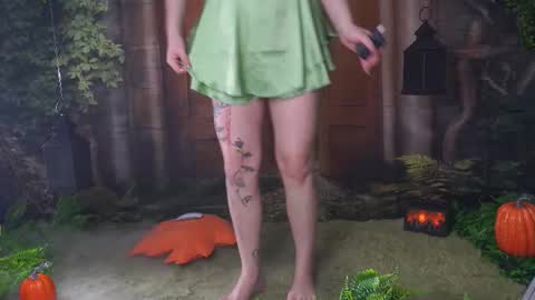 Snapshot of hello_taya chatting on October 2025 12:27:01 PM Taya online show from October 2025 12:27:01 PM