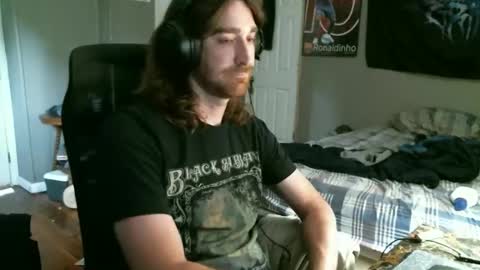 Snapshot of hellothereimcoolyo chatting on April 2026 07:01:01 PM longhairbeardedguy online show from April 2026 07:01:01 PM