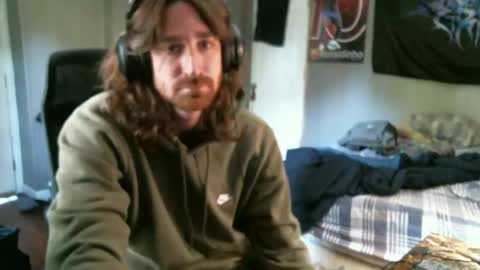 Snapshot of hellothereimcoolyo chatting on May 2026 10:27:02 PM longhairbeardedguy online show from May 2026 10:27:02 PM