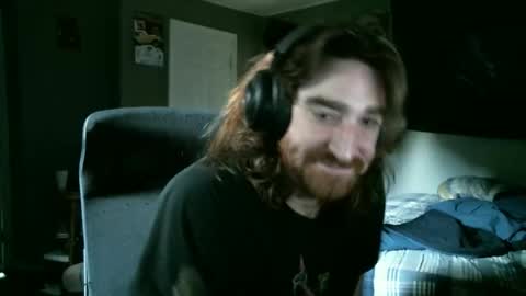 Snapshot of hellothereimcoolyo chatting on May 2026 11:38:01 AM longhairbeardedguy online show from May 2026 11:38:01 AM