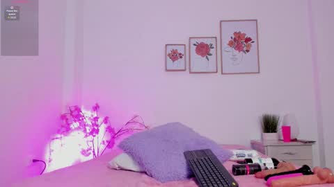 Hellzel online show from October 2025 07:14:02 PM