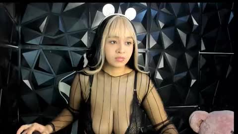 Snapshot of heluehorny13 chatting on March 2026 01:22:01 AM heluehorny13 online show from March 2026 01:22:01 AM