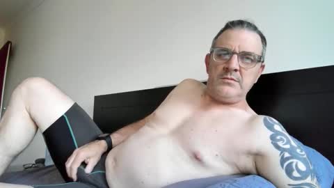 hempie1973 online show from November 2025 07:45:01 AM