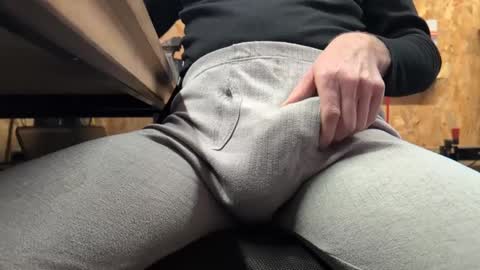 henkietien online show from January 2025 11:32:02 AM