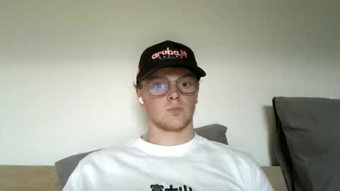 Snapshot of henrietje chatting on June 2026 06:14:01 PM henrietje online show from June 2026 06:14:01 PM