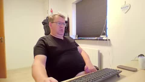 henrikrp1971 online show from December 2024 08:55:02 AM