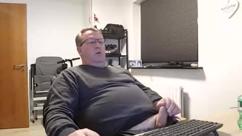 henrikrp1971 online show from November 2025 08:09:01 PM
