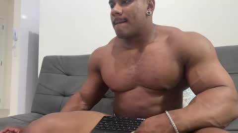 Snapshot of henrimusclee chatting on January 2025 12:11:01 AM Henri online show from January 2025 12:11:01 AM