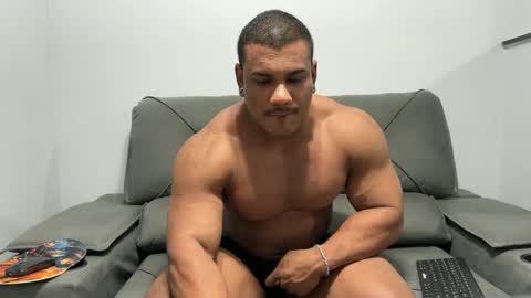 Snapshot of henrimusclee chatting on February 2025 09:59:01 PM Henri online show from February 2025 09:59:01 PM