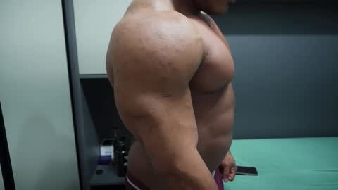 Snapshot of henrimusclee chatting on September 2025 12:47:02 AM Henri online show from September 2025 12:47:02 AM