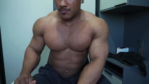 Snapshot of henrimusclee chatting on October 2025 09:03:01 PM Henri online show from October 2025 09:03:01 PM