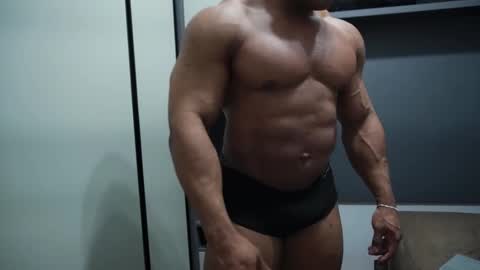 Snapshot of henrimusclee chatting on November 2025 01:16:02 AM Henri online show from November 2025 01:16:02 AM