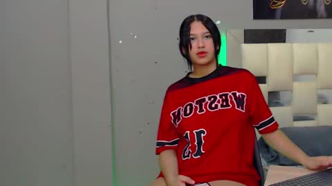 Snapshot of hera_divine chatting on December 2024 06:32:01 AM HERA online show from December 2024 06:32:01 AM