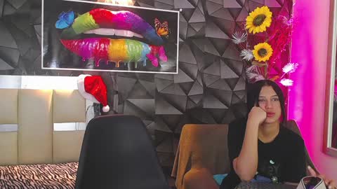 Snapshot of hera_divine chatting on December 2024 11:50:02 PM HERA online show from December 2024 11:50:02 PM