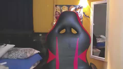 Snapshot of hera_divine chatting on December 2024 02:12:01 AM HERA online show from December 2024 02:12:01 AM