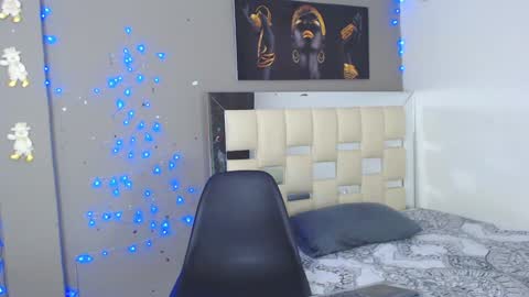 Snapshot of hera_divine chatting on January 2025 04:41:02 AM HERA online show from January 2025 04:41:02 AM