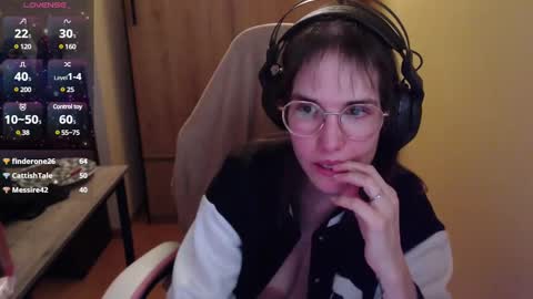 Snapshot of heraluna_ chatting on December 2024 04:01:02 AM HeraLuna  online show from December 2024 04:01:02 AM