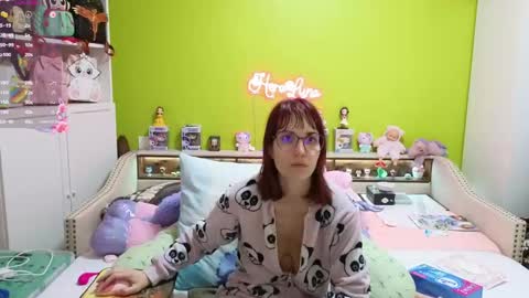 Snapshot of heraluna_ chatting on April 2026 08:18:01 PM HeraLuna online show from April 2026 08:18:01 PM