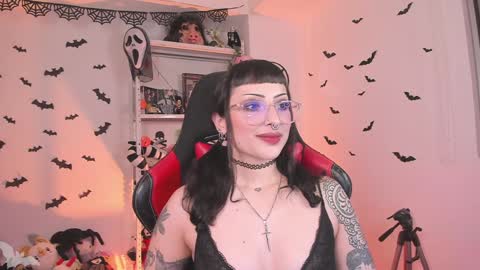 Snapshot of herinfernalmajesty chatting on January 2025 03:16:01 AM Marie online show from January 2025 03:16:01 AM