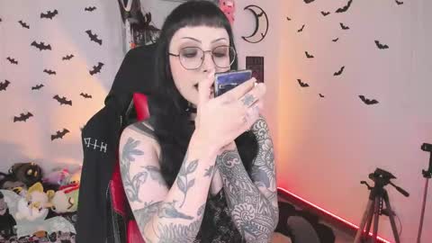 Snapshot of herinfernalmajesty chatting on March 2026 12:59:01 AM Marie online show from March 2026 12:59:01 AM