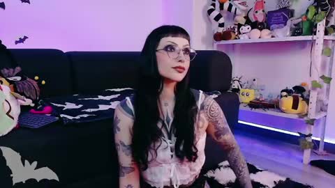 Snapshot of herinfernalmajesty chatting on June 2026 10:10:02 PM Marie online show from June 2026 10:10:02 PM