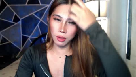 Snapshot of herrafoxx chatting on December 2025 02:05:01 AM Davey online show from December 2025 02:05:01 AM