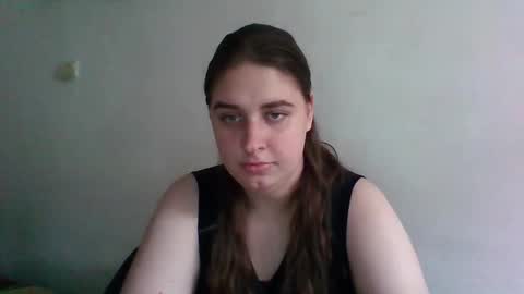 hess_luna_ online show from September 2025 10:31:02 AM