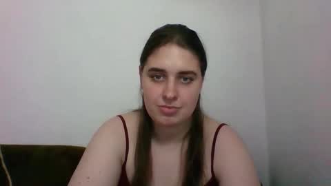 hess_luna_ online show from October 2025 09:39:01 AM