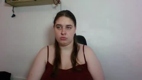 hess_luna_ online show from October 2025 09:06:02 AM