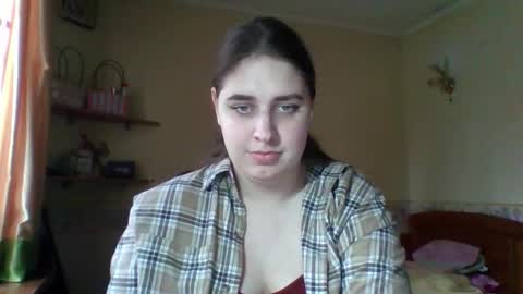 hess_luna_ online show from November 2025 10:15:01 AM