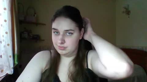 hess_luna_ online show from February 2026 09:56:02 AM