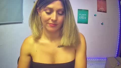 Hestesiaxx online show from November 2025 01:26:02 AM