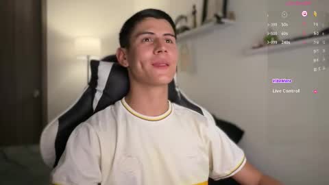 hey_cesard online show from October 2025 11:17:02 PM