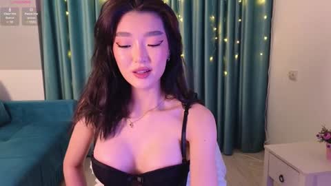 Snapshot of hey_herbal chatting on January 2025 03:01:01 PM Audrey online show from January 2025 03:01:01 PM
