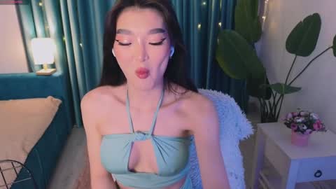 Snapshot of hey_herbal chatting on February 2025 02:53:02 PM Audrey online show from February 2025 02:53:02 PM